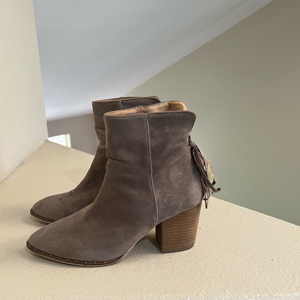 Beast Fashion Faux Suede‎ Booties Women’s Size 9 Gray